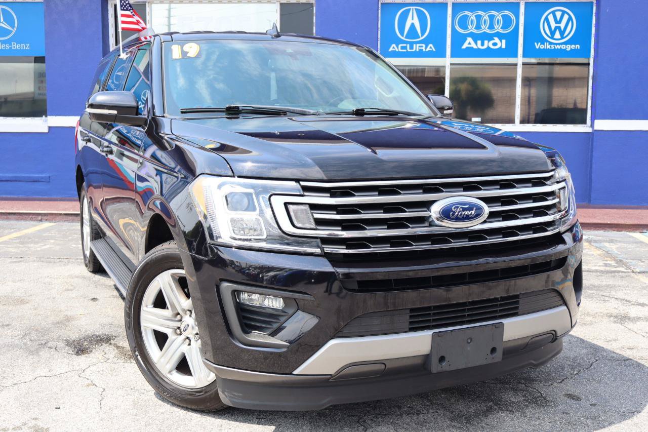 Used 2019 Ford Expedition XLT w/ Equipment Group 202A RWD image 2