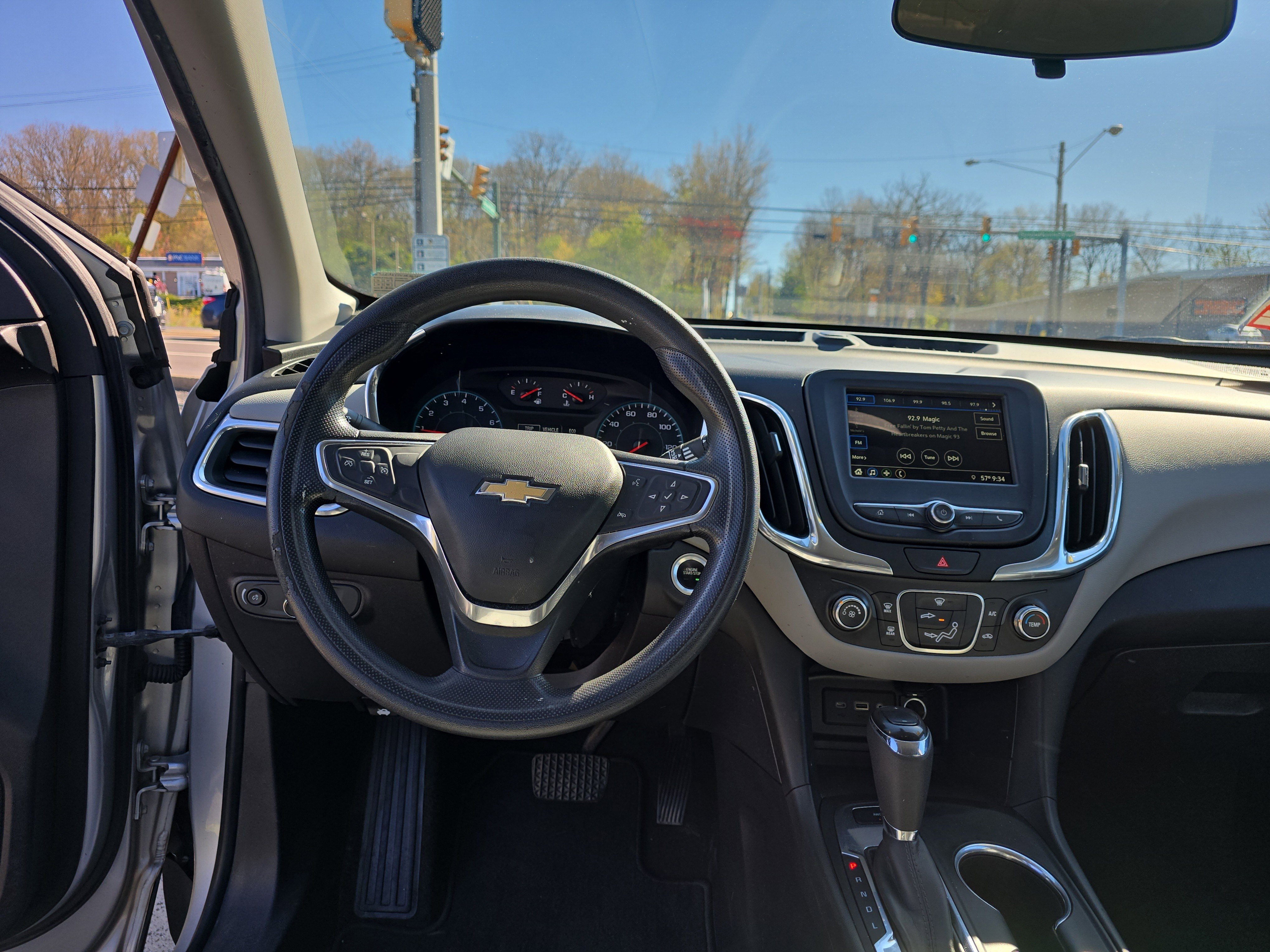 Used 2019 Chevrolet Equinox LS w/ LS Convenience Package AWD/4WD image 15