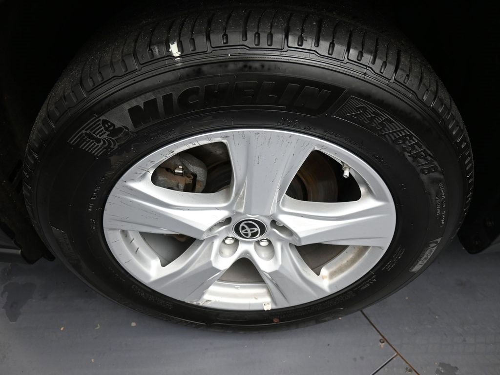 Certified 2023 Toyota Highlander L image 14