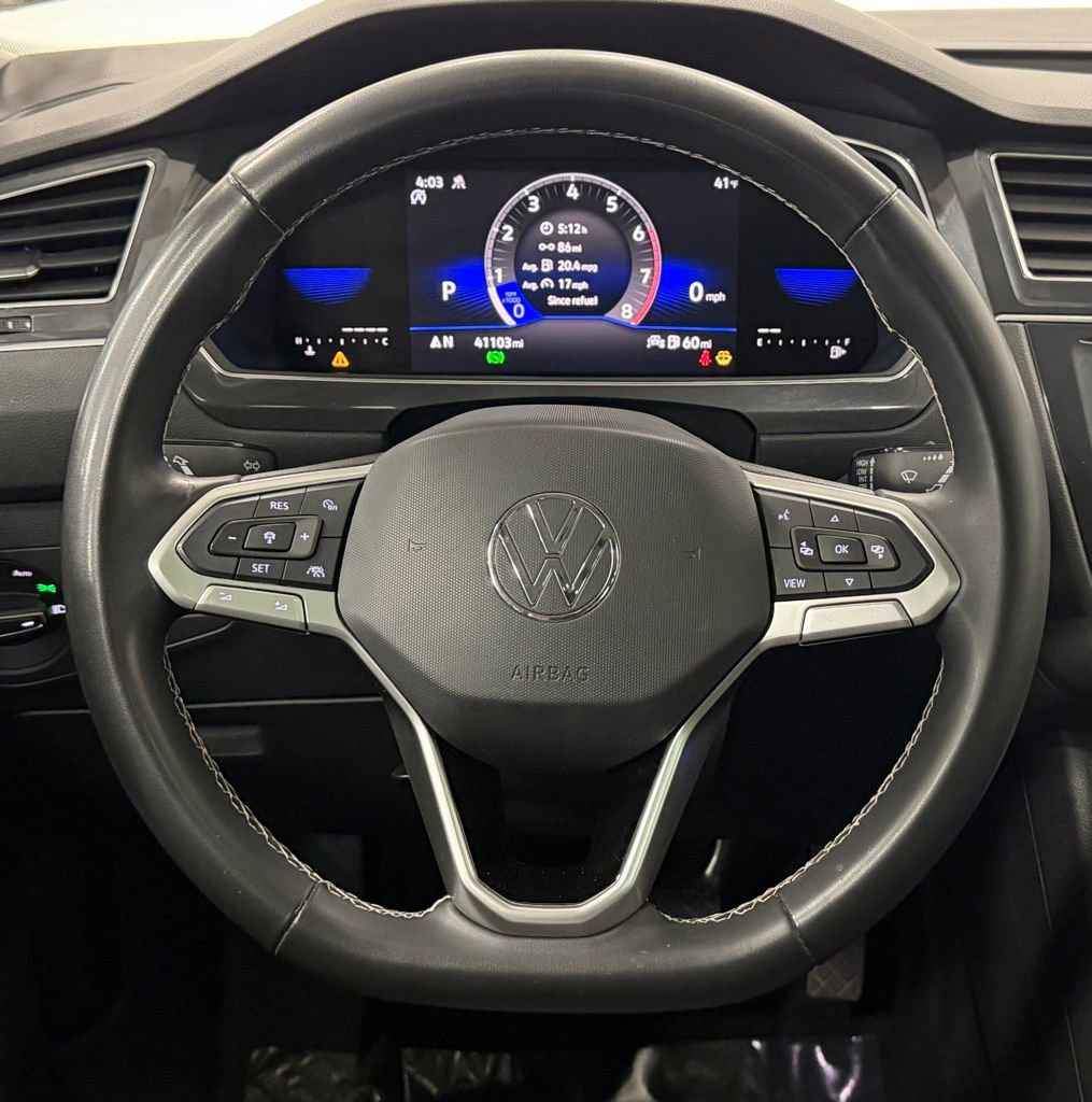 Used 2022 Volkswagen Tiguan SE w/ Panoramic Sunroof Package image 17
