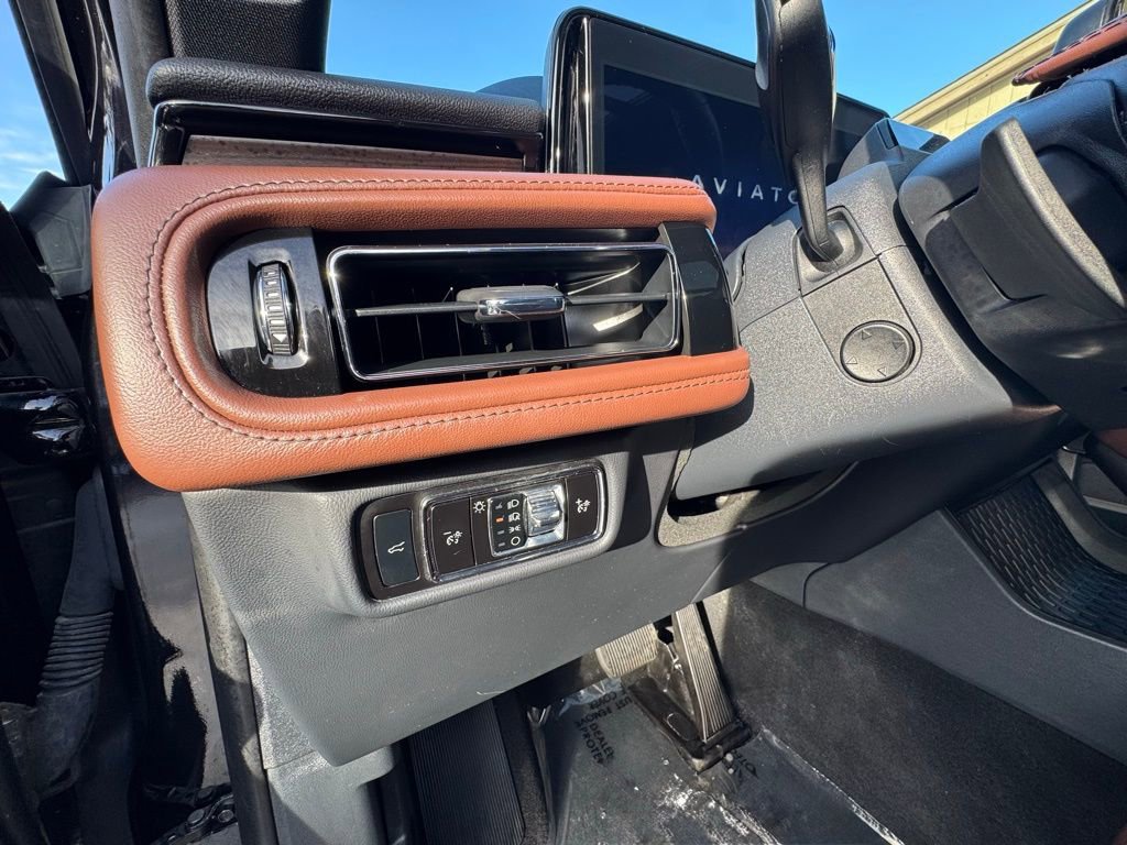 Used 2025 Lincoln Aviator Reserve w/ Jet Appearance Package image 16