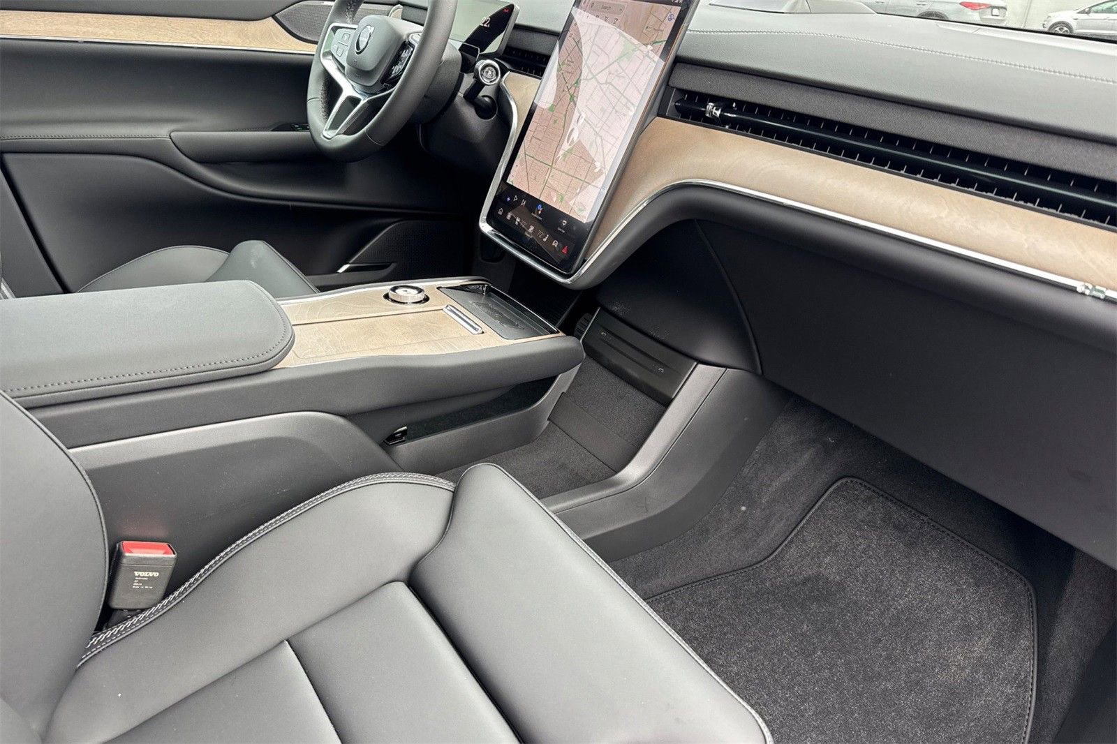 New 2025 Volvo EX90 Plus w/ Protection Package Premier image 16