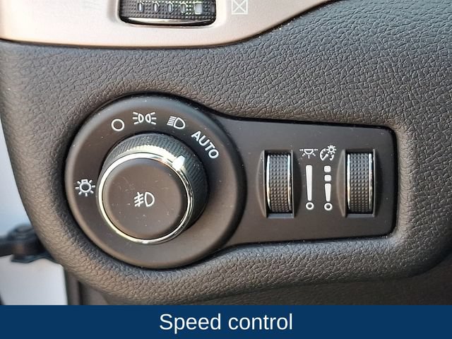 Used 2016 Jeep Cherokee Limited AWD/4WD image 9