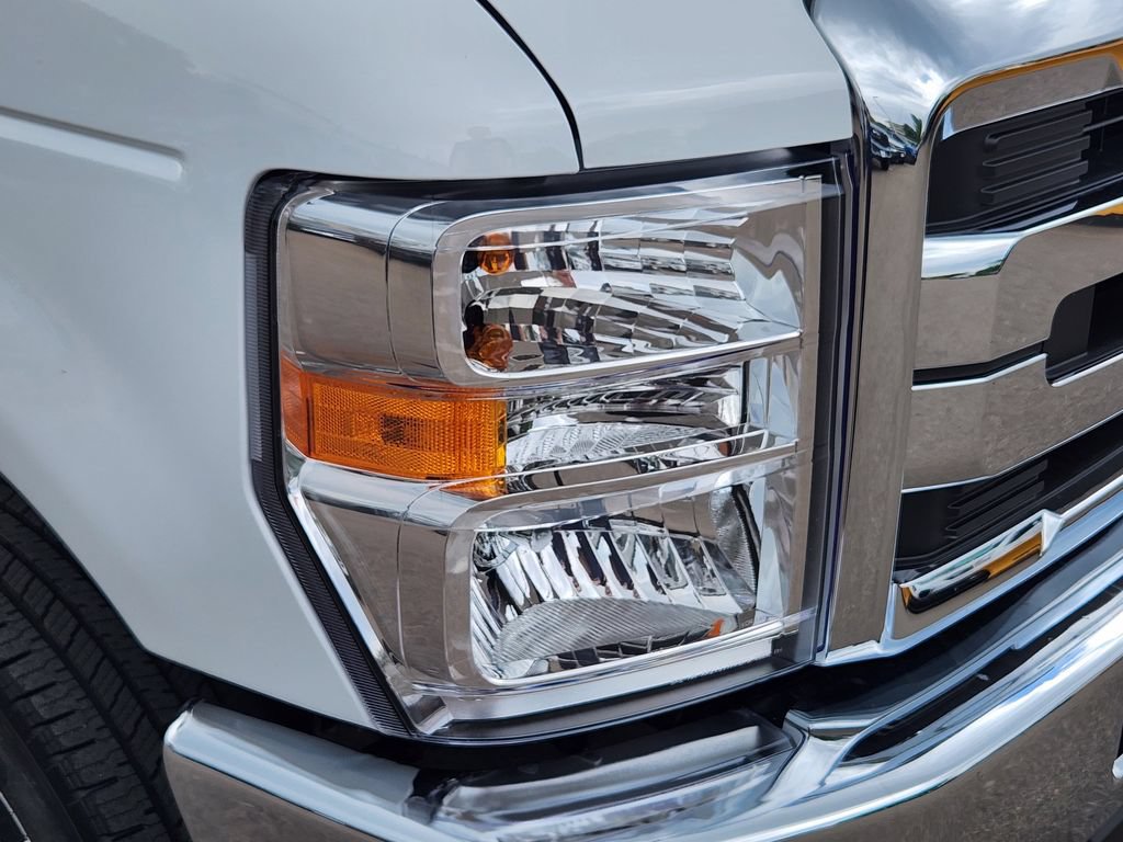 New 2027 Ford E-450 and Econoline 450 Super Duty w/ Power Equipment Group RWD image 9