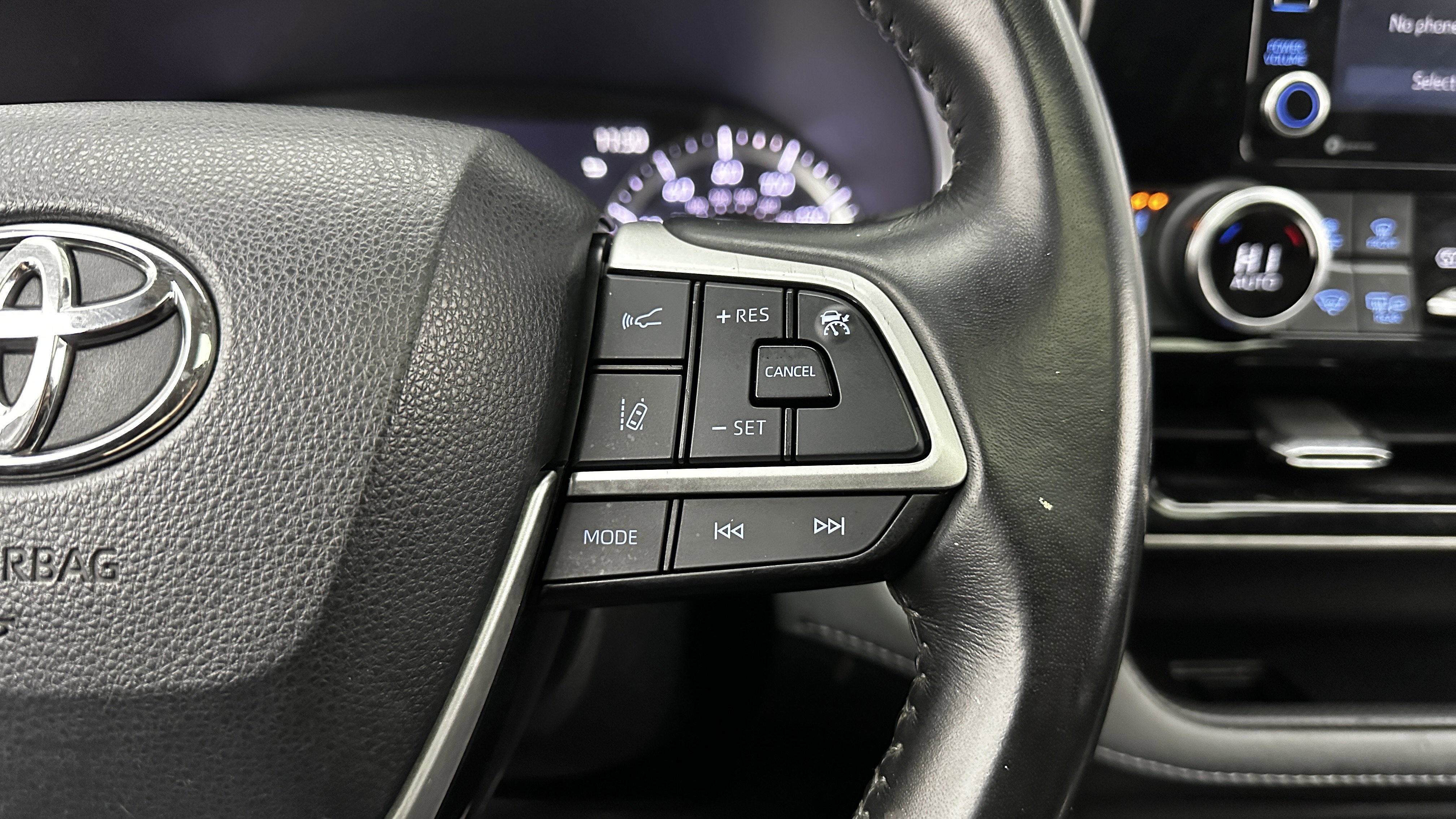 Used 2022 Toyota Highlander XLE image 23