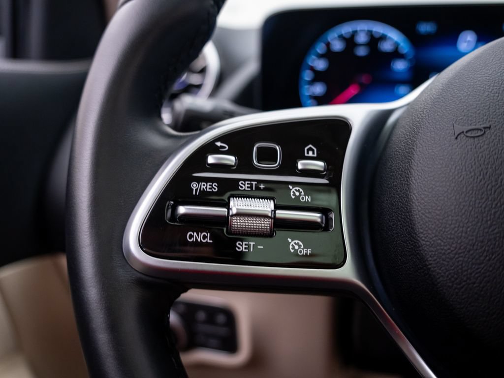 Used 2023 Mercedes-Benz GLA 250 4MATIC w/ Premium Package image 33