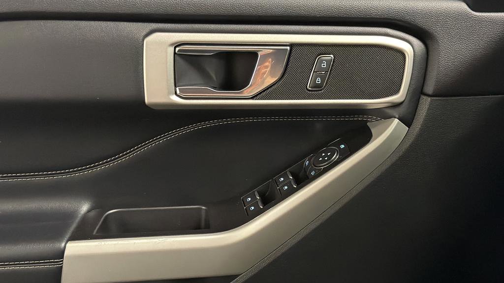 Used 2020 Ford Explorer XLT w/ Equipment Group 202A image 17