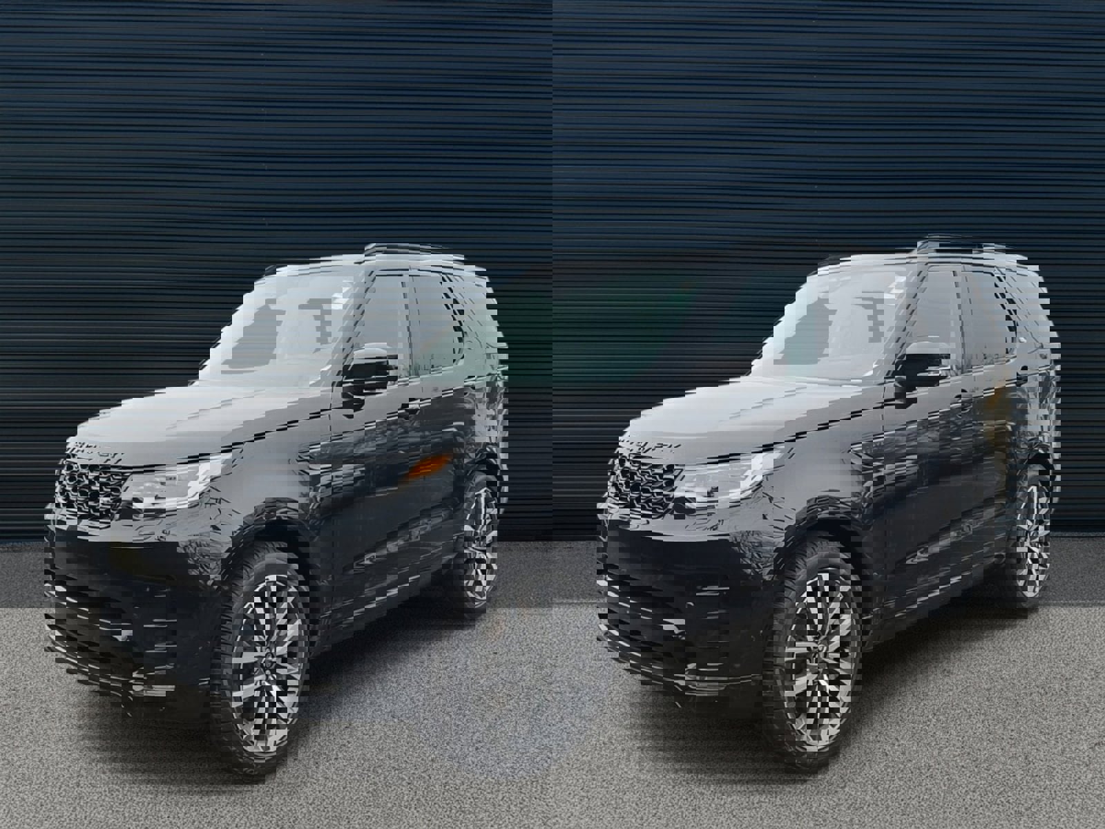 New 2025 Land Rover Discovery Dynamic SE