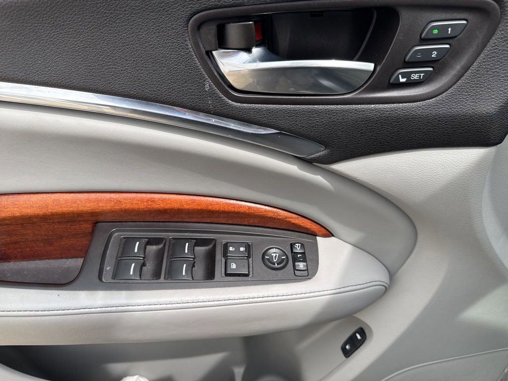 Used 2017 Acura MDX SH-AWD w/ Advance Package image 14