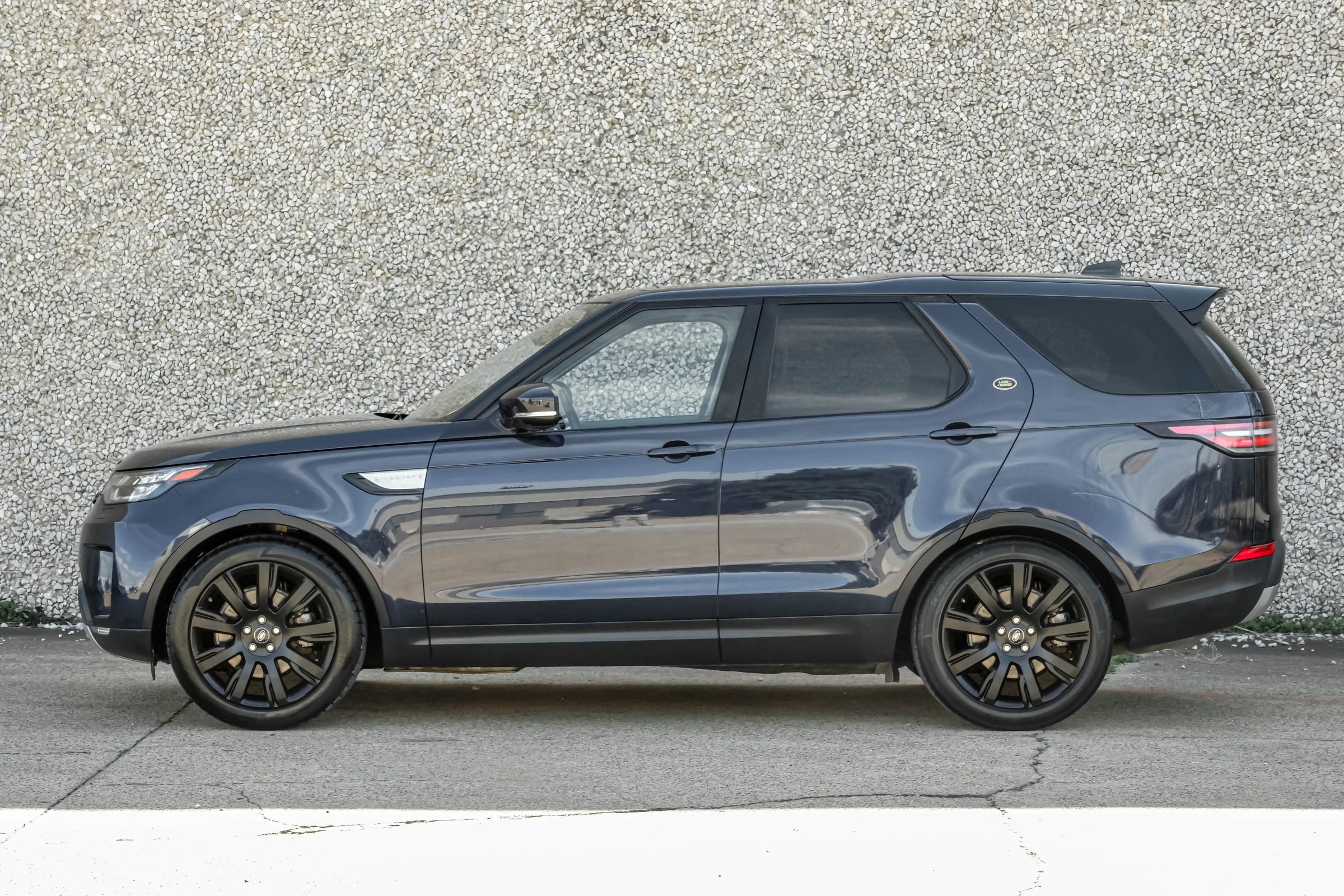Used 2017 Land Rover Discovery HSE AWD/4WD image 13