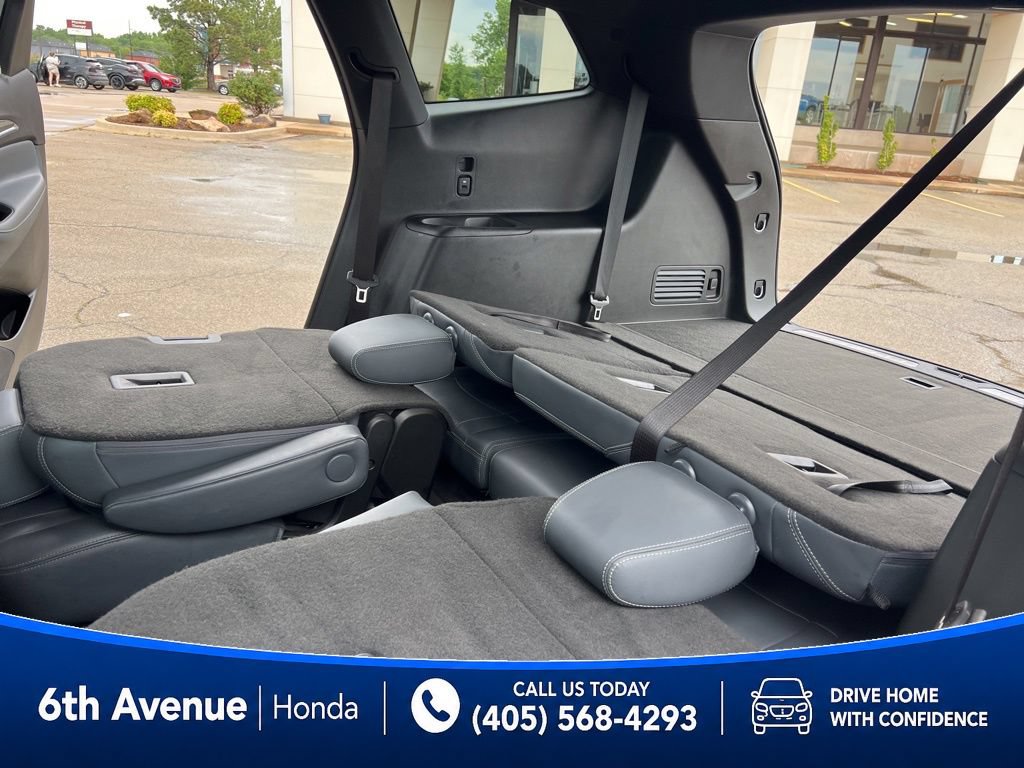 Used 2023 Buick Enclave Essence w/ Sport Touring Edition FWD image 17