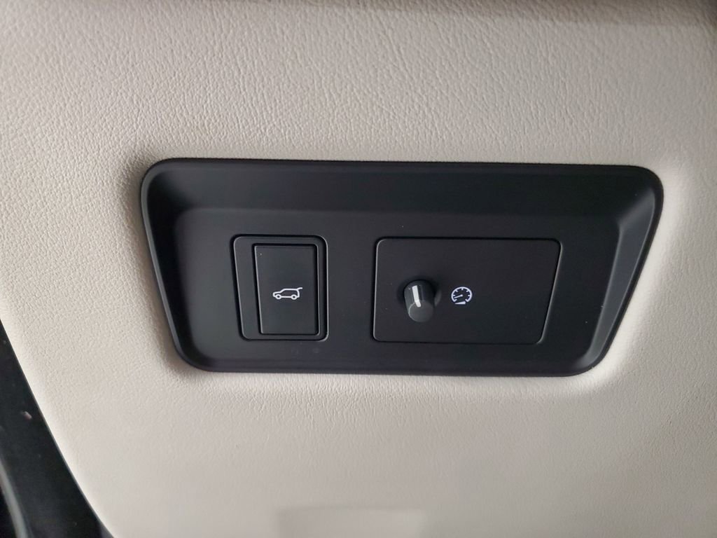 Used 2021 Jaguar F-PACE S image 12