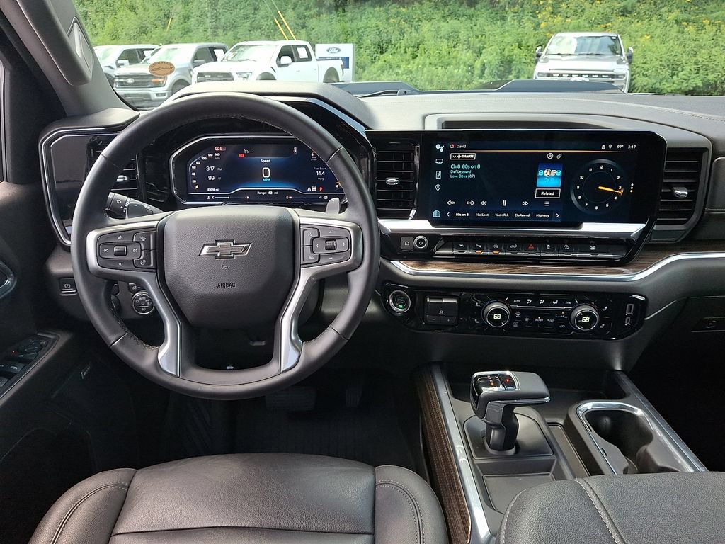 Used 2024 Chevrolet Silverado 1500 LT Trail Boss w/ LT Trail Boss Premium Package AWD/4WD image 11