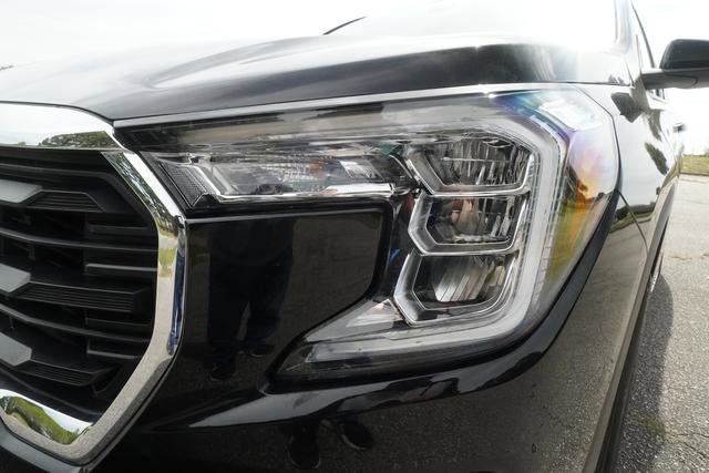 Used 2023 GMC Terrain SLE w/ Driver Convenience Package FWD image 34
