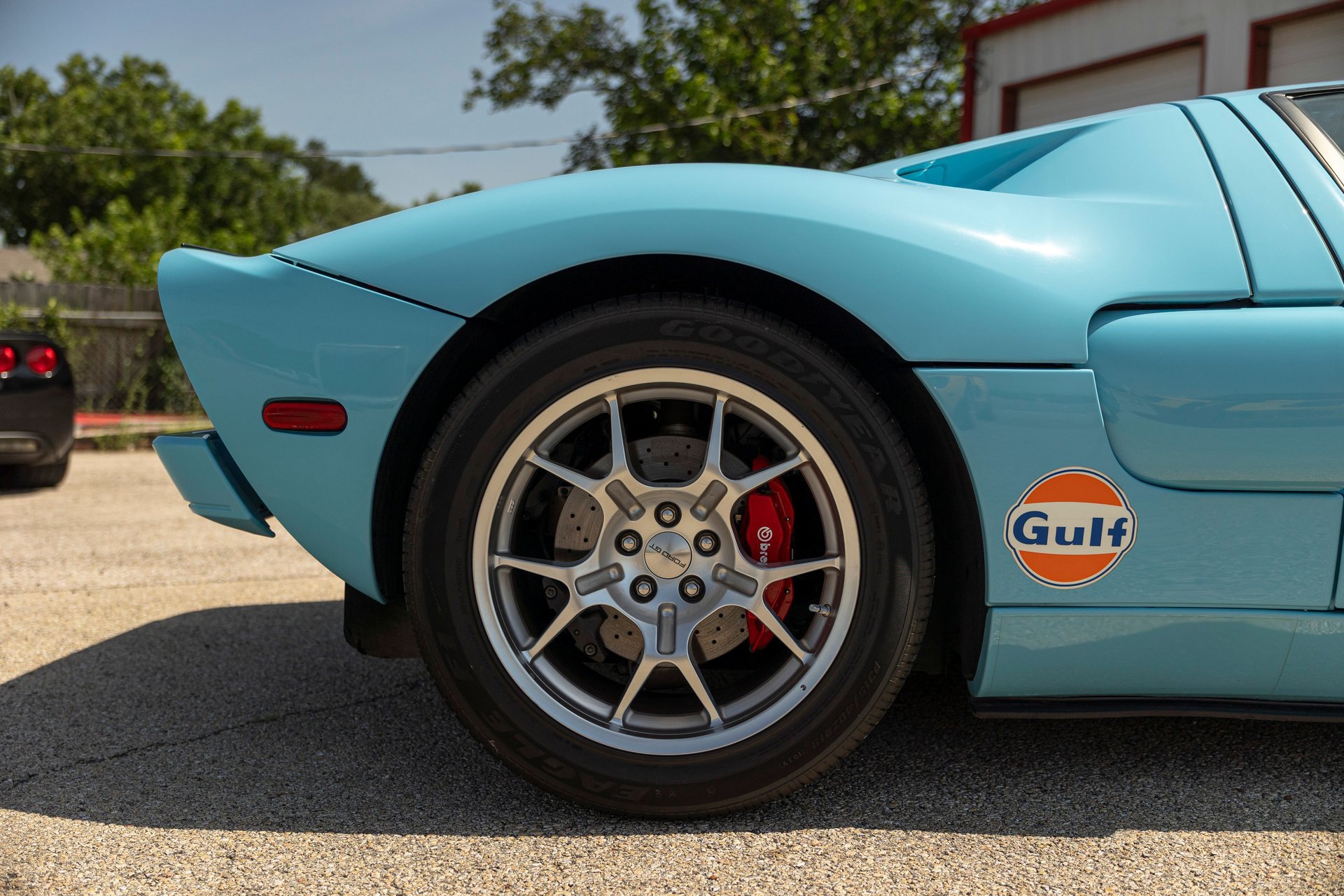Used 2006 Ford GT RWD image 19