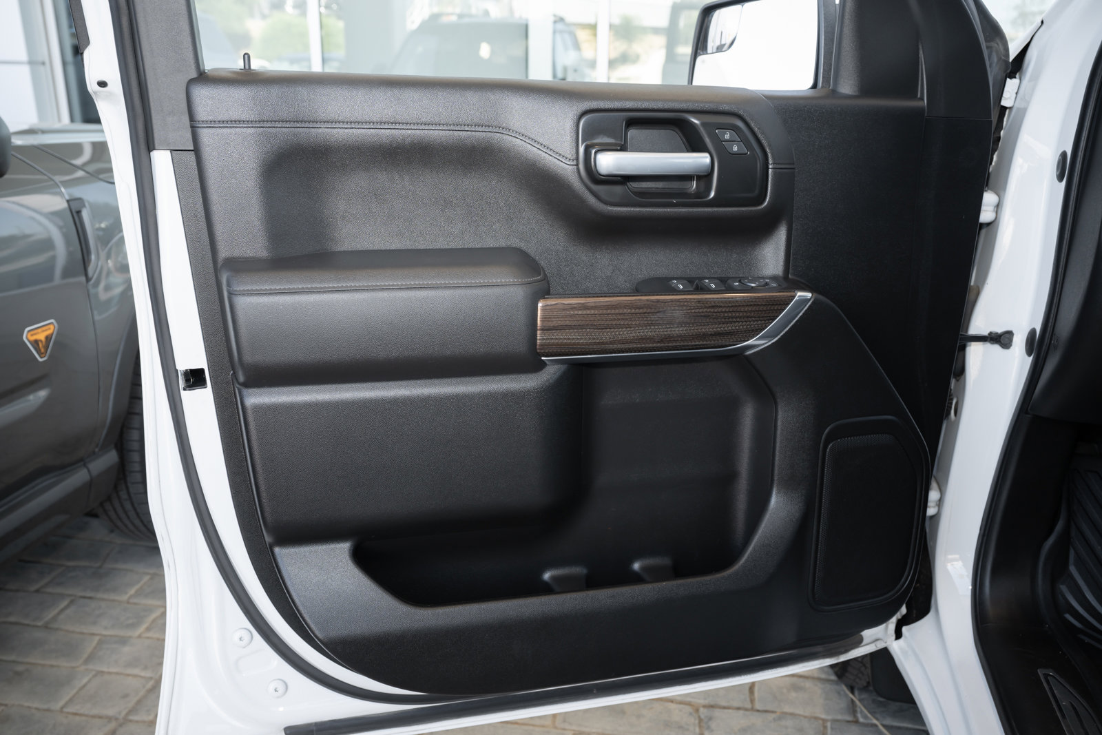 Used 2021 Chevrolet Silverado 1500 LT image 23