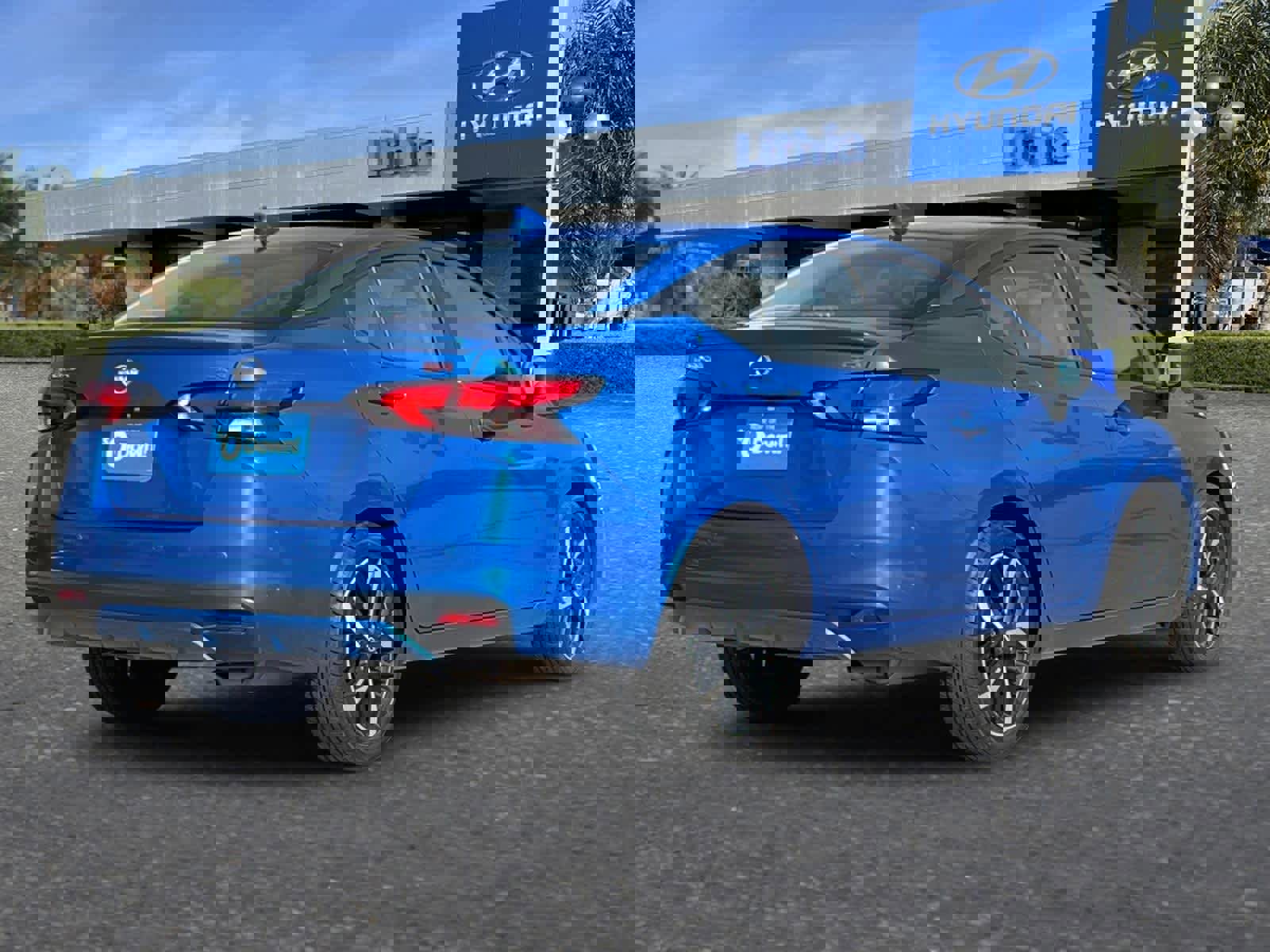 Used 2024 Nissan Versa SR image 3