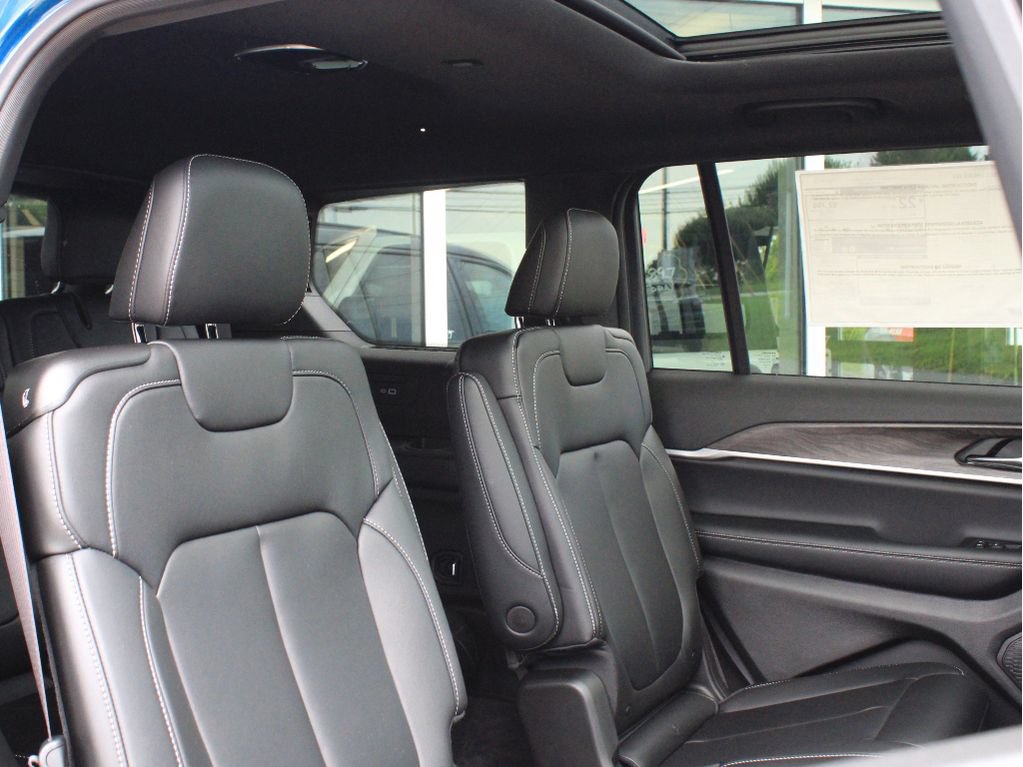 New 2026 Jeep Grand Cherokee L Limited w/ Limited Altitude Package AWD/4WD image 29