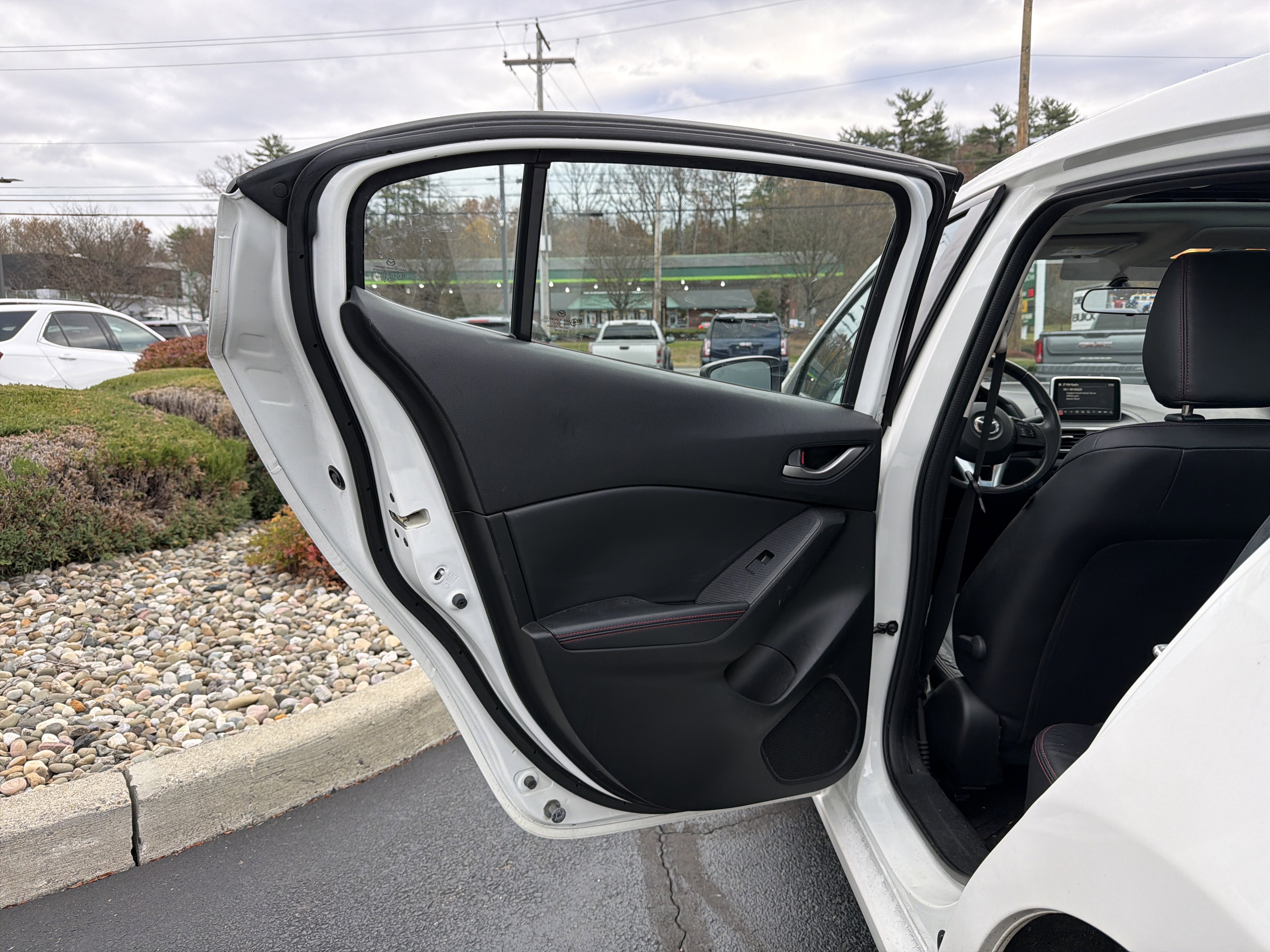 Used 2015 MAZDA MAZDA3 i Grand Touring image 26