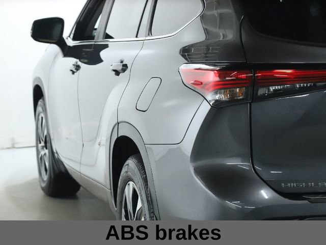 Used 2023 Toyota Highlander Limited image 16