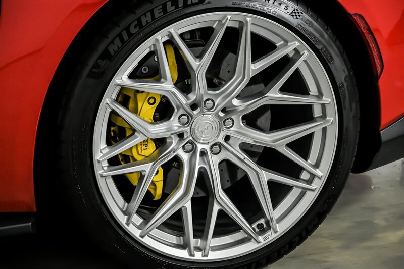 Used 2019 Ferrari 812 Superfast RWD image 14