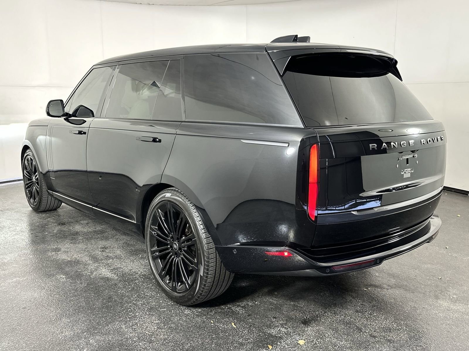 Used 2024 Land Rover Range Rover Long Wheelbase SE image 6