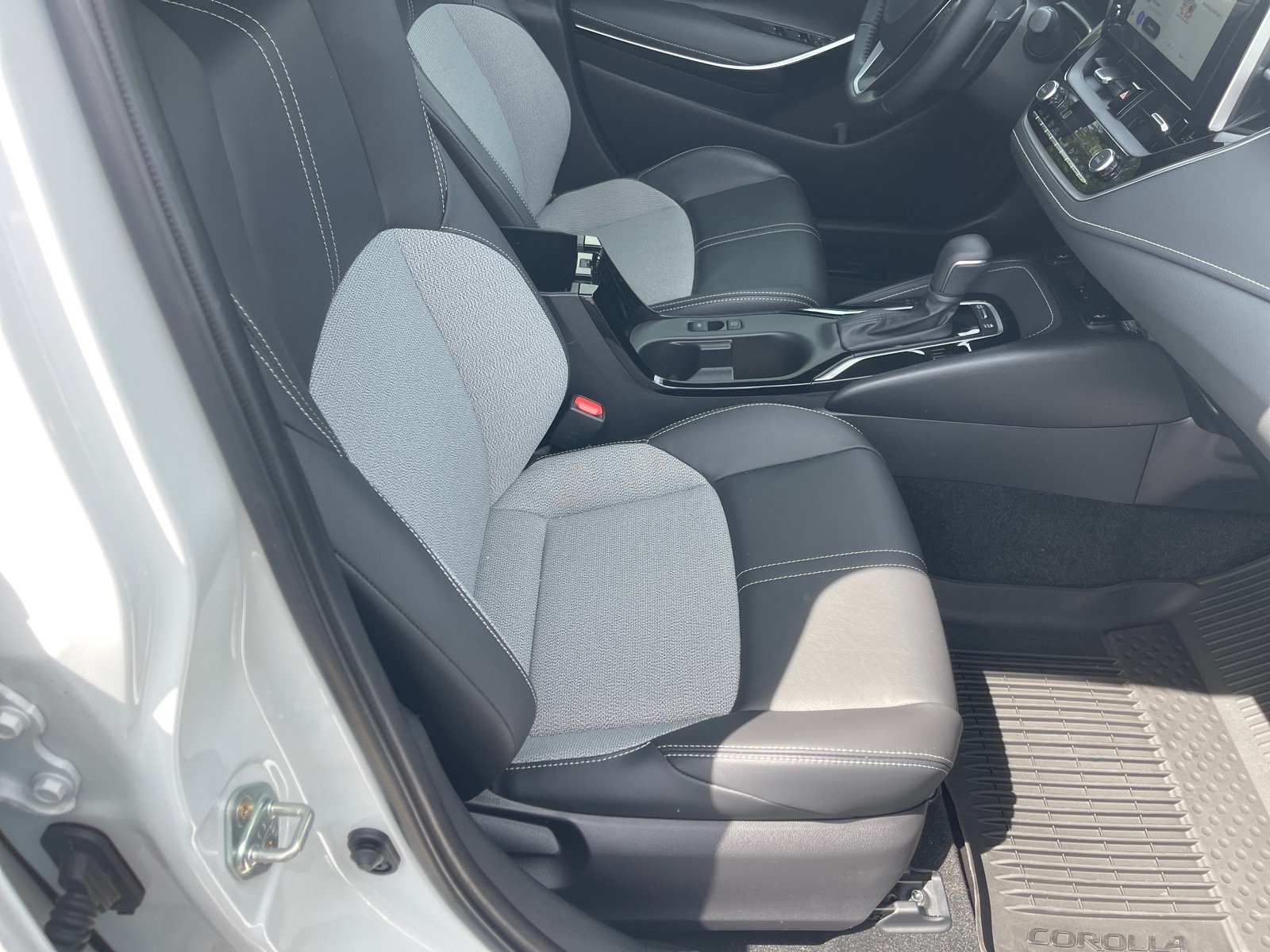 Used 2025 Toyota Corolla XSE FWD image 19