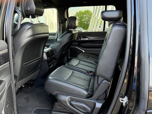 Used 2024 Jeep Wagoneer Series II w/ Flexible Seating Group RWD image 11