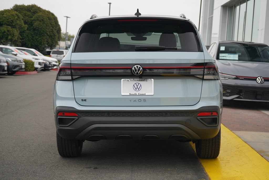 New 2026 Volkswagen Taos SE FWD image 4