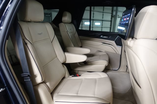 Used 2023 Cadillac Escalade Premium Luxury AWD/4WD image 29