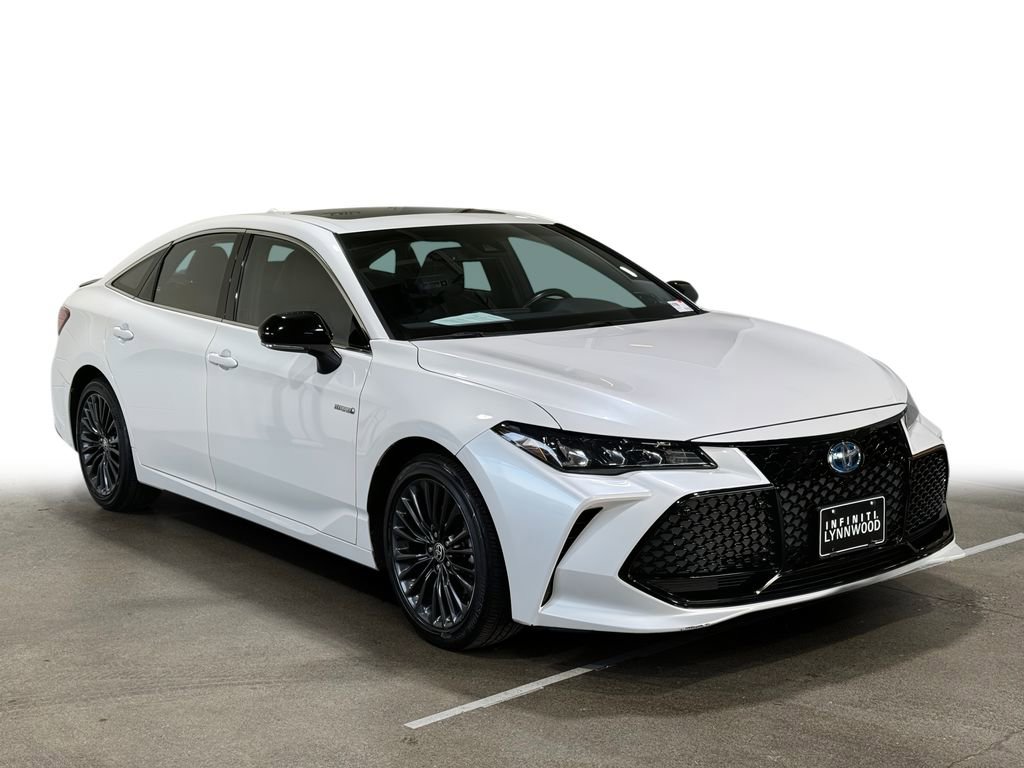 Used 2021 Toyota Avalon XSE image 3