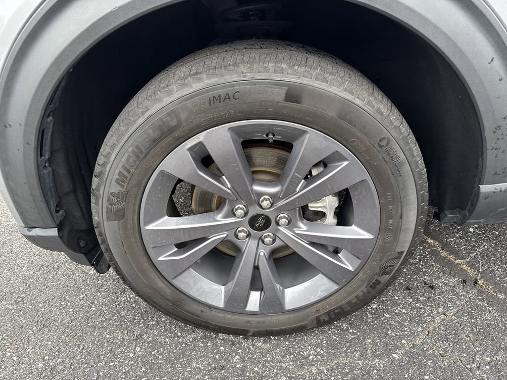 Used 2022 Ford Explorer XLT w/ Equipment Group 202A image 11