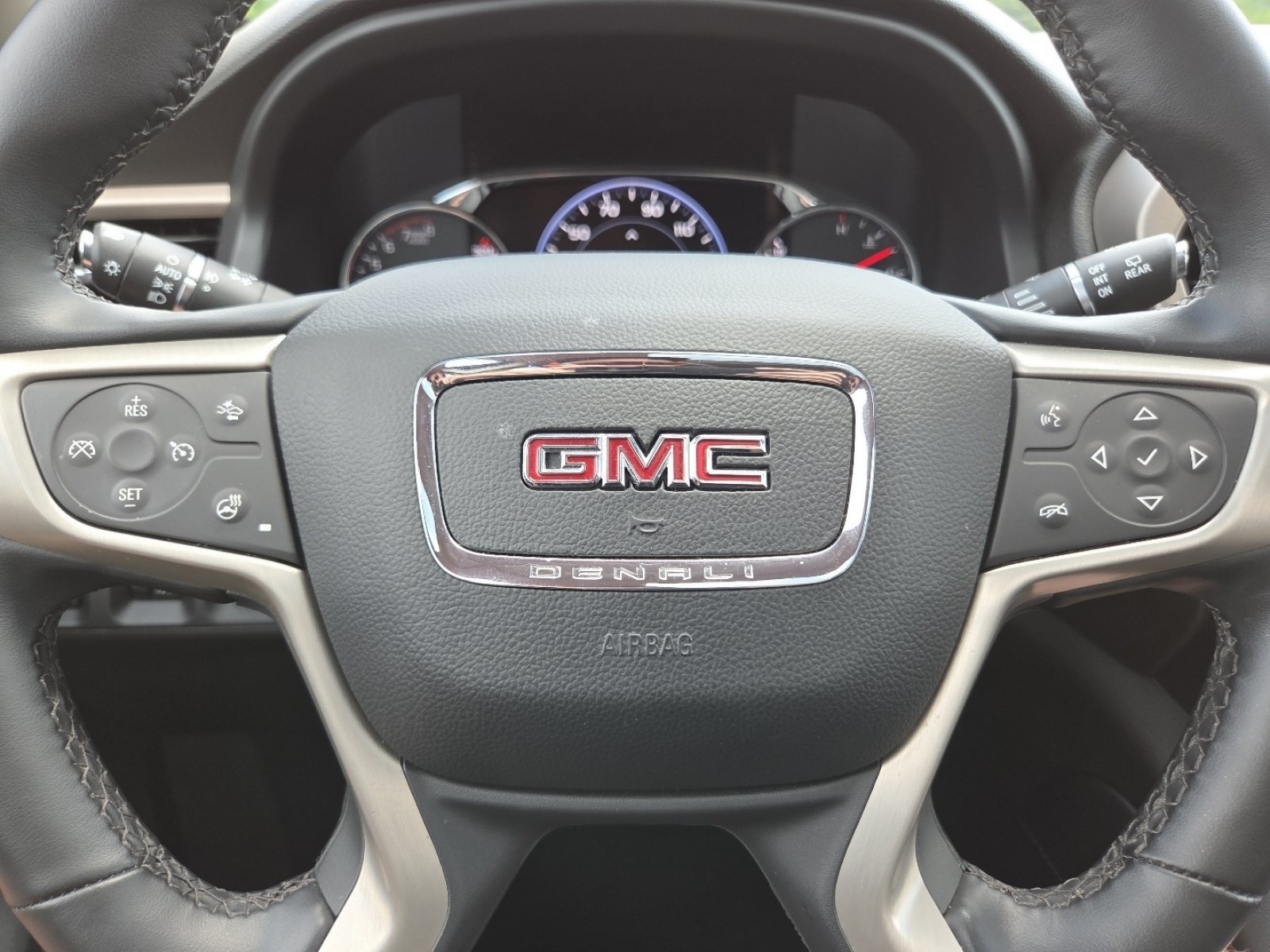 Used 2023 GMC Acadia Denali w/ Denali Technology Package FWD image 36