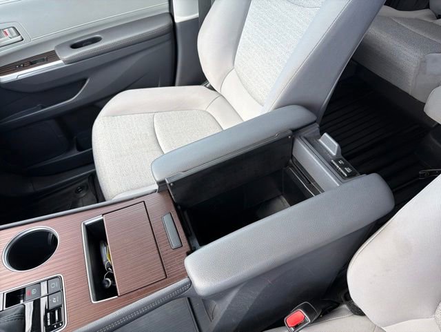 Used 2023 Toyota Sienna LE AWD/4WD image 20