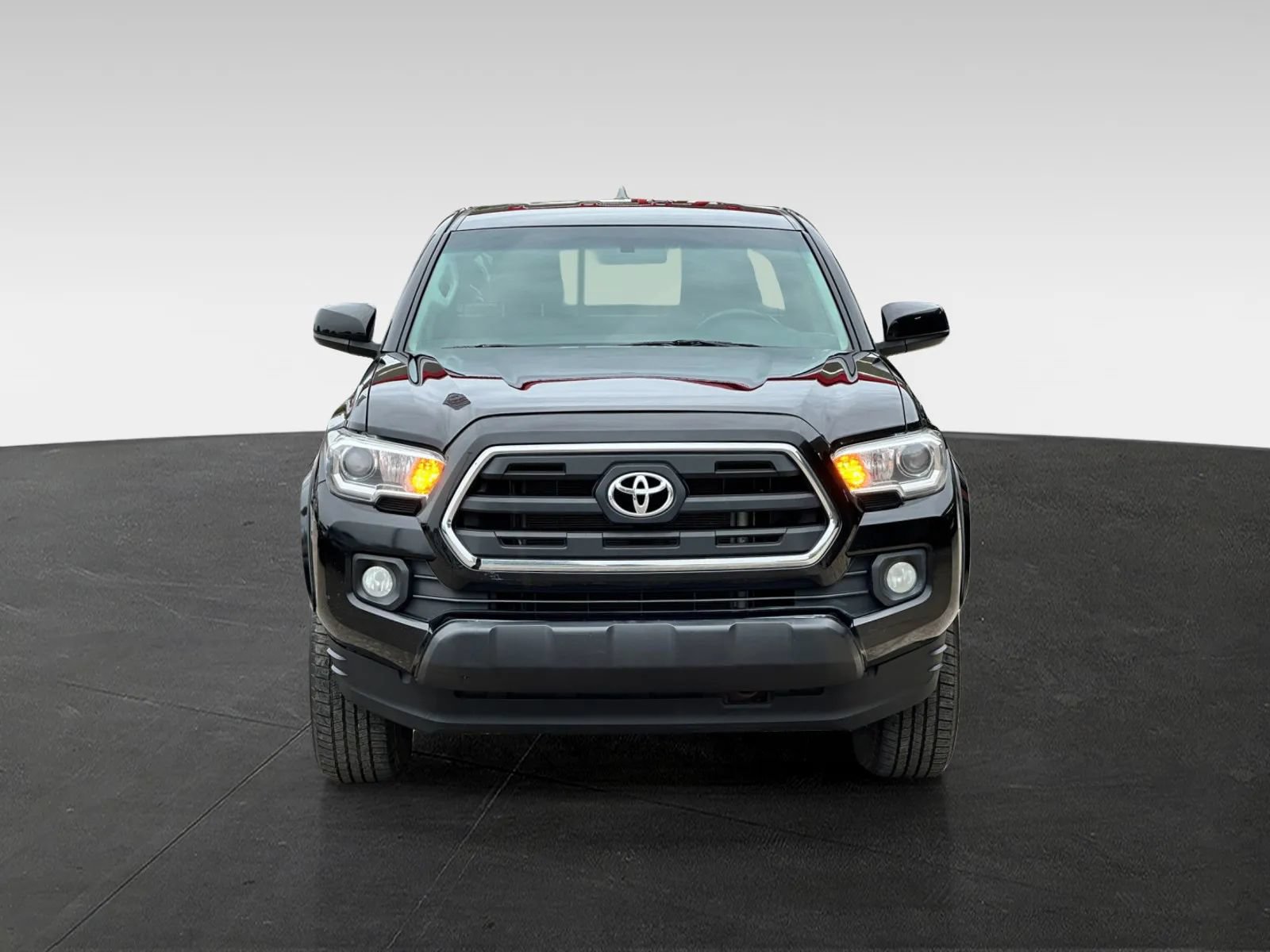 Used 2016 Toyota Tacoma SR5 AWD/4WD image 2