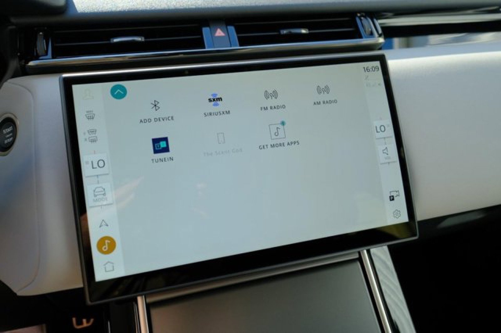 New 2025 Land Rover Range Rover Velar Dynamic SE image 24