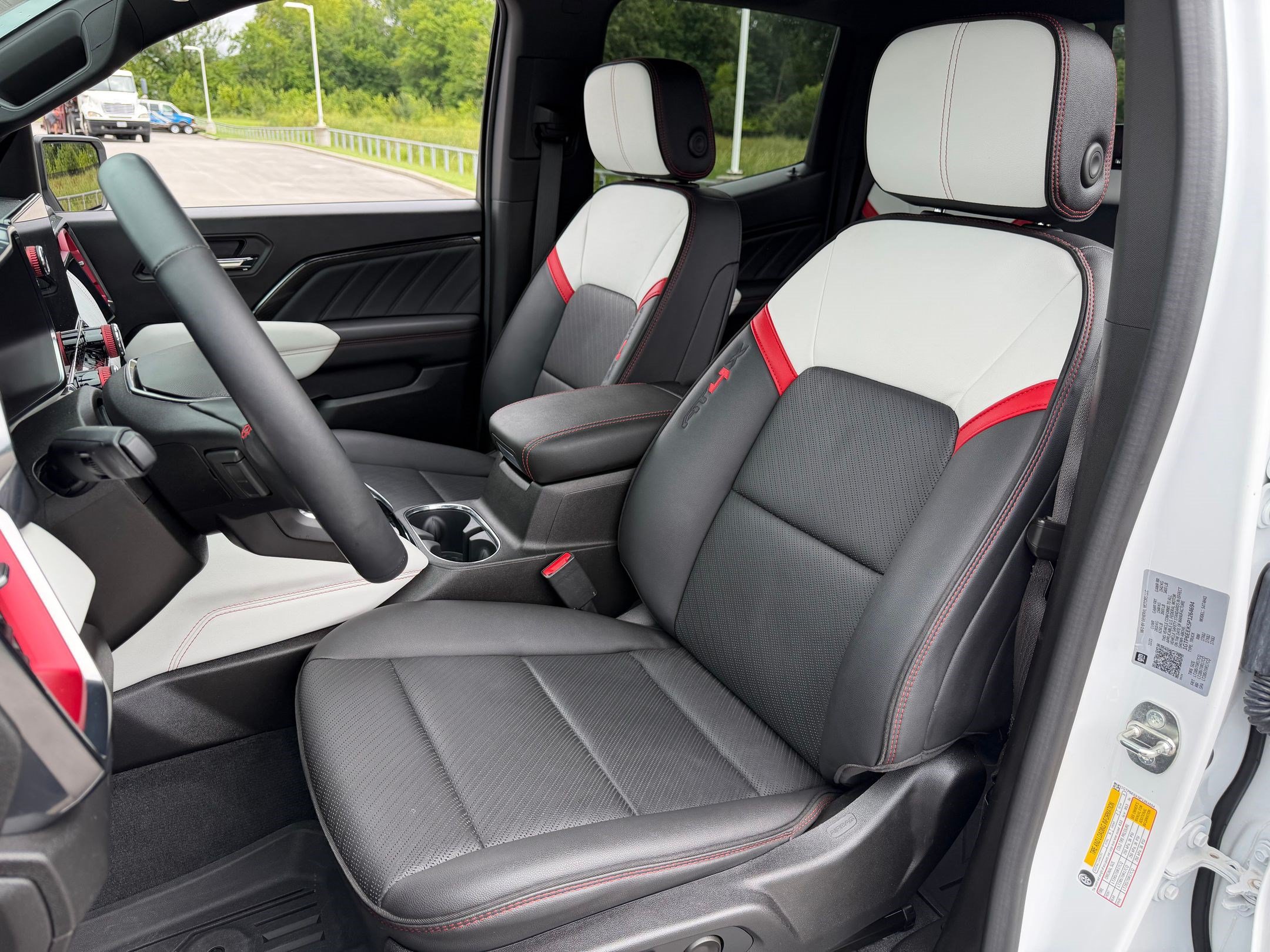 Used 2023 GMC Canyon AT4X w/ Edition 1 AWD/4WD image 5