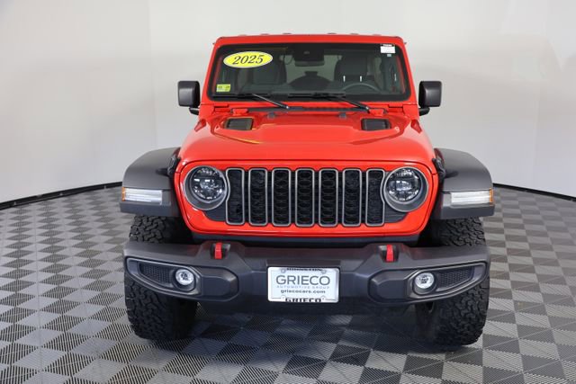 Used 2025 Jeep Wrangler Unlimited Rubicon w/ Convenience Group image 3