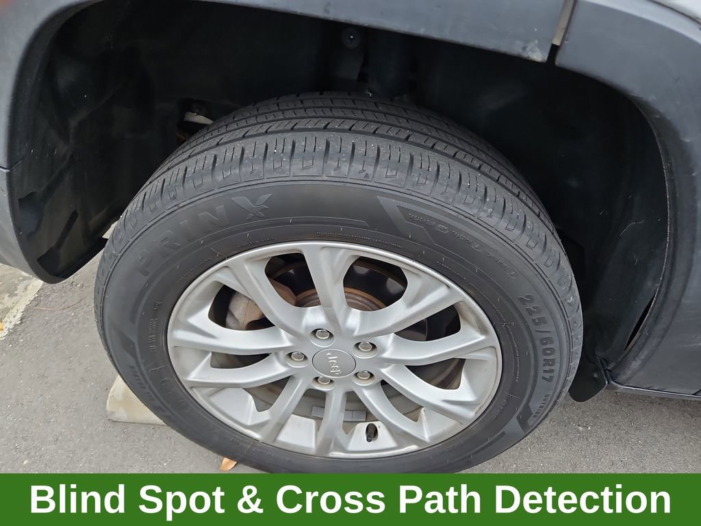 Used 2020 Jeep Cherokee Latitude w/ Cold Weather Group FWD image 7