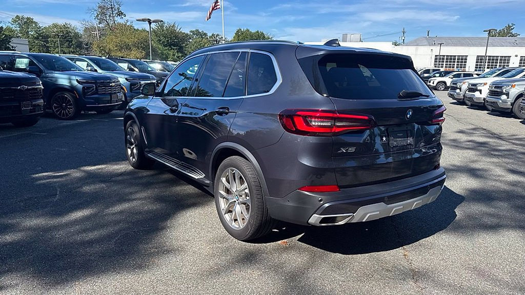 Used 2022 BMW X5 xDrive40i w/ Premium Package AWD/4WD image 4