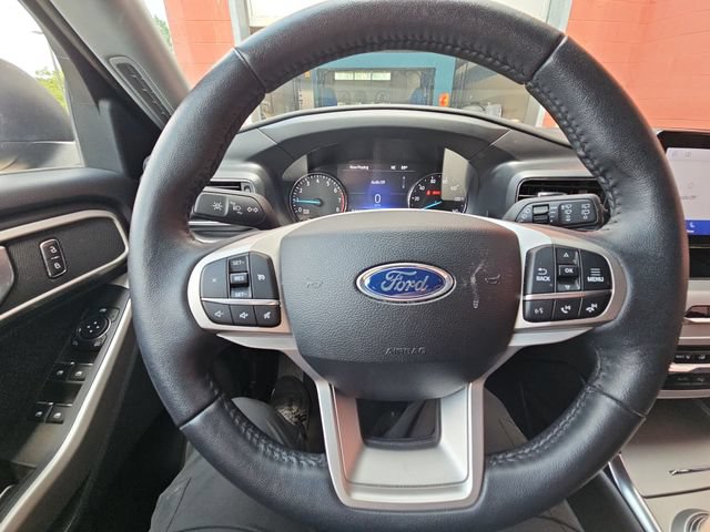 Used 2024 Ford Explorer XLT w/ Equipment Group 202A AWD/4WD image 35