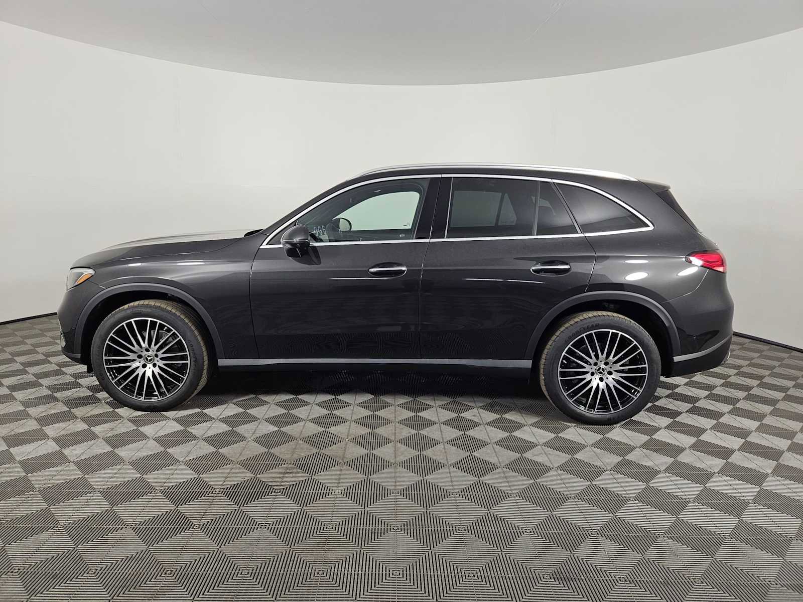 New 2025 Mercedes-Benz GLC 300 4MATIC image 2