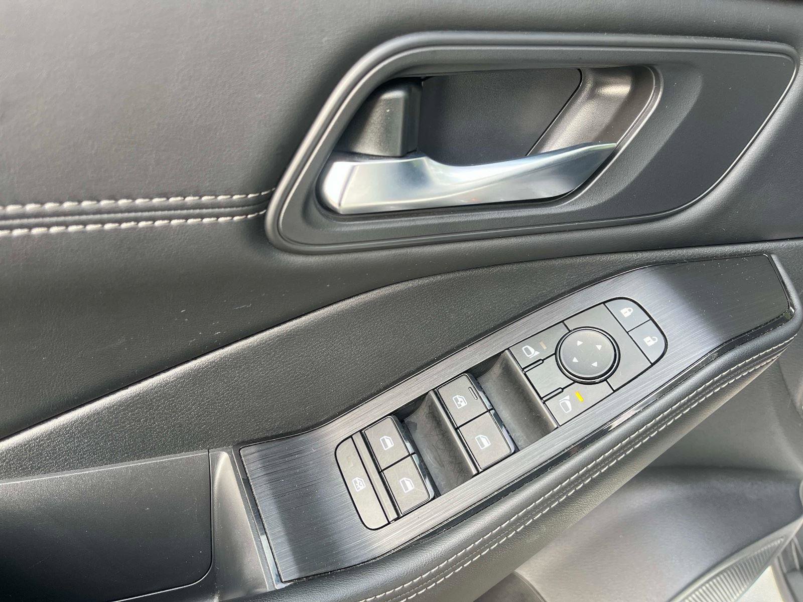 Used 2023 Nissan Rogue SV w/ SV Premium B Package image 18