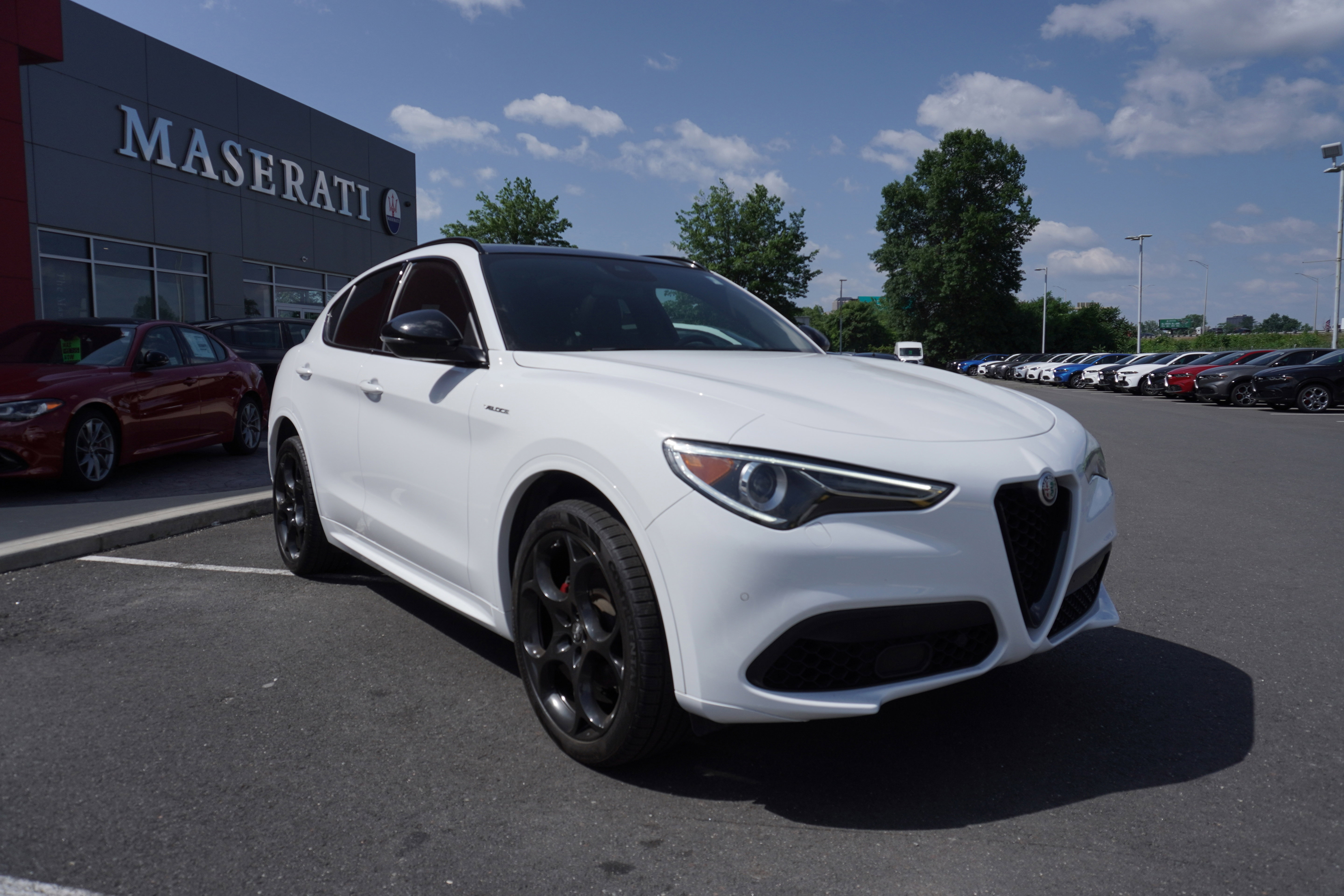 Used 2023 Alfa Romeo Stelvio Veloce image 4