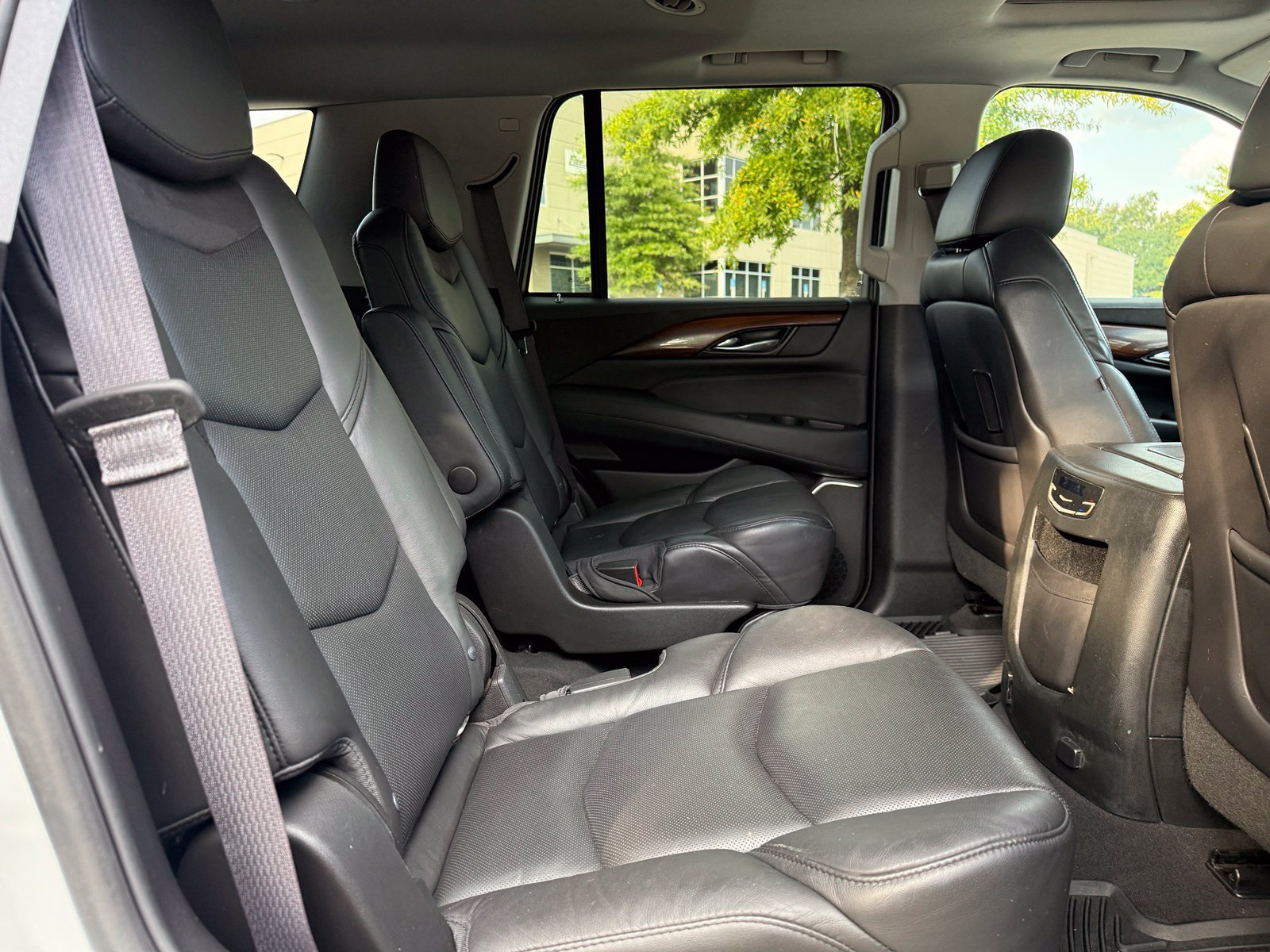 Used 2016 Cadillac Escalade Luxury AWD/4WD image 40