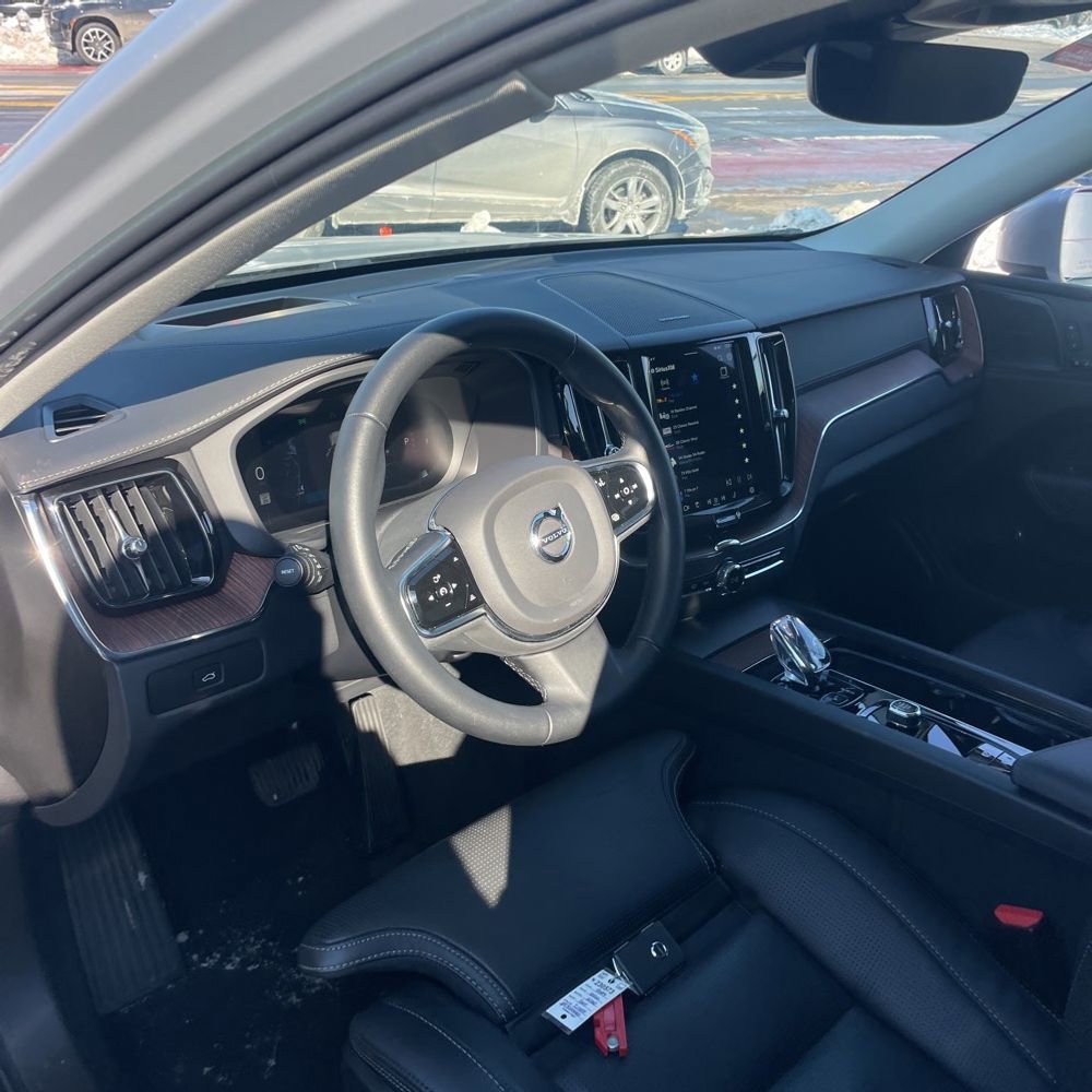 Used 2023 Volvo XC60 B6 Ultimate w/ Climate Package image 31