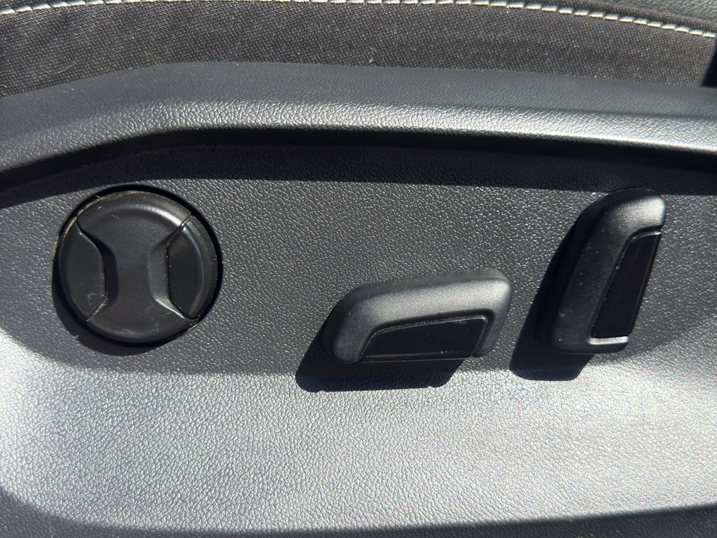 Used 2023 Volkswagen Taos SE w/ Panoramic Sunroof Package FWD image 35