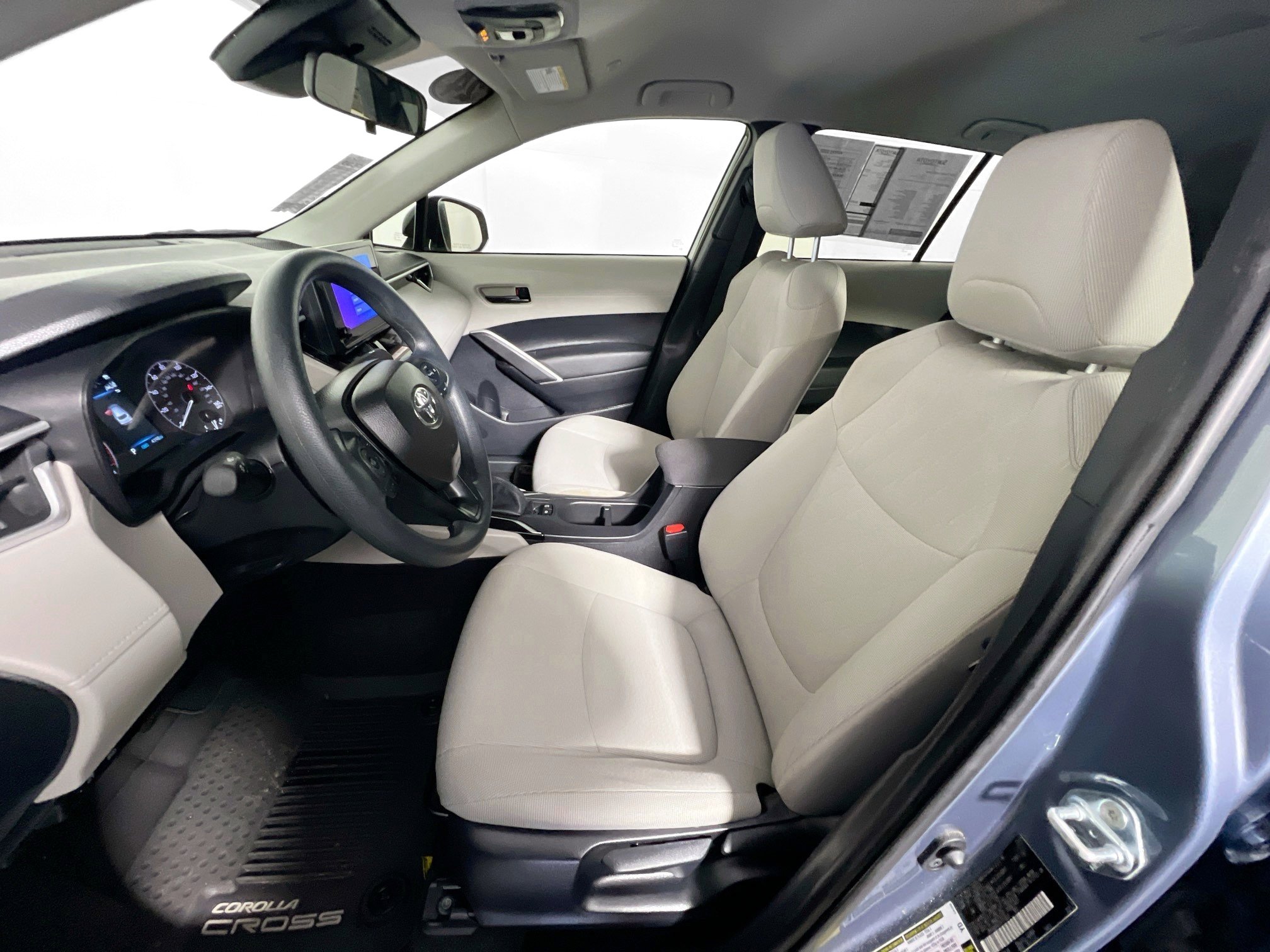 Used 2024 Toyota Corolla Cross L image 14