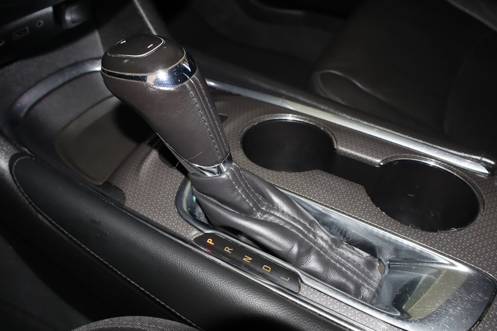 Used 2019 Chevrolet Malibu LT w/ Leather Package FWD image 27
