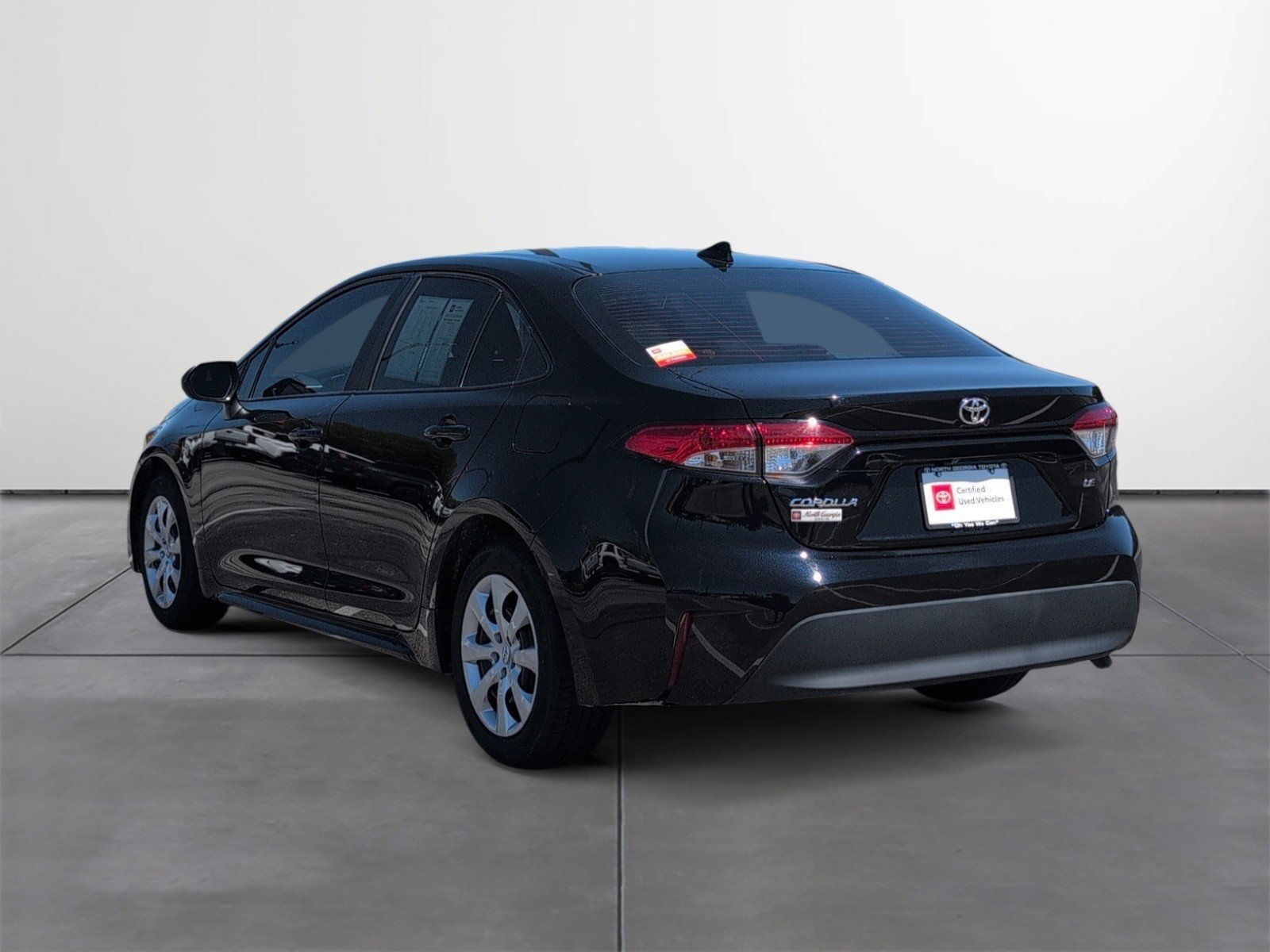 Certified 2025 Toyota Corolla LE FWD image 4